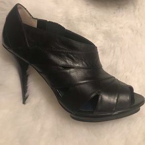 Gorgeous Max Studio Open Toe Platform Heels!